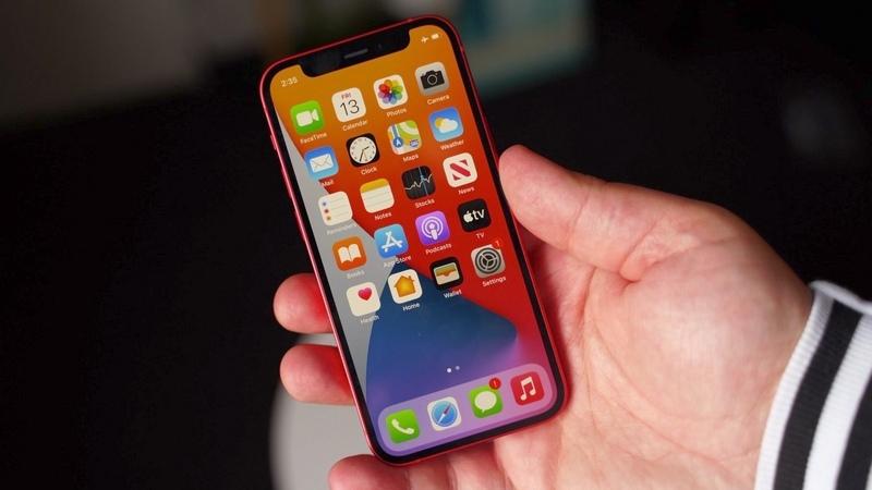 В России резко подешевел iPhone 12 mini