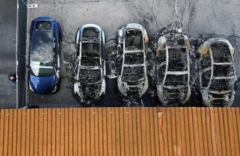 Маск назвал «терроризмом» поджог дилерского центра Tesla в Риме