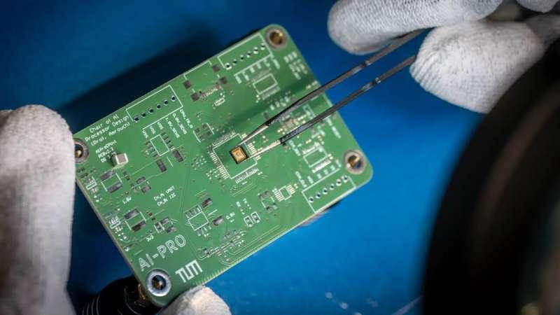 В Германии создали ИИ-чип, работающий без подключения к облаку