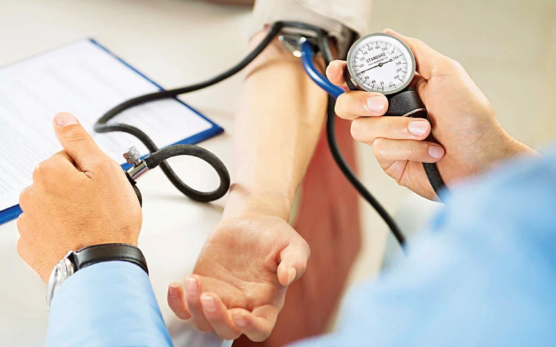 Врач-кардиолог: как себя вести при резком повышении давления