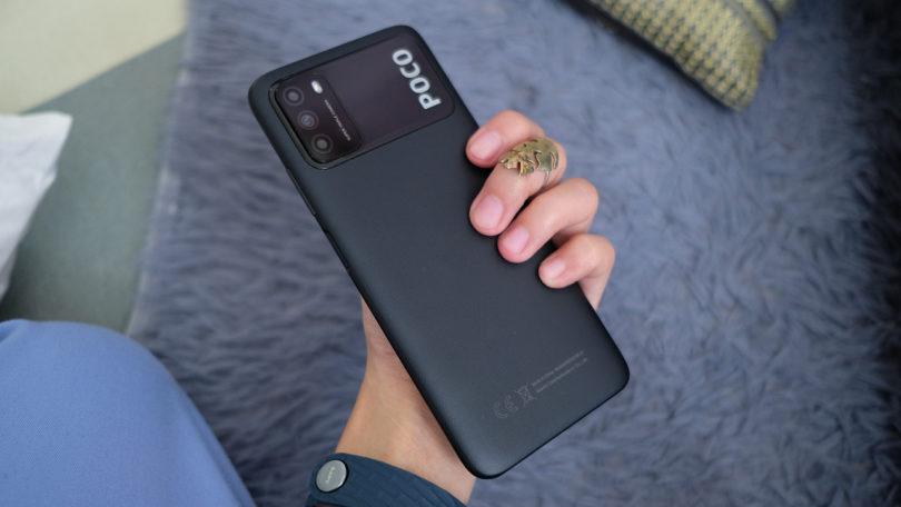 Россияне стали массово покупать дешёвые смартфоны