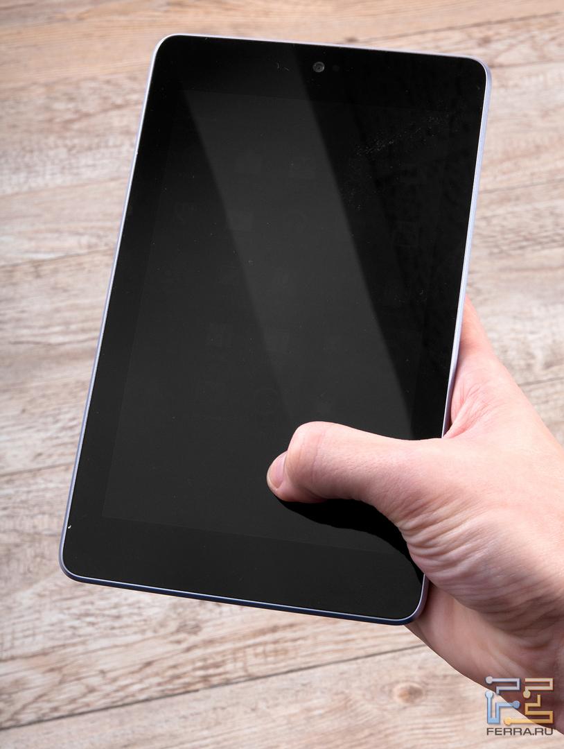 Google Nexus 7 в руке