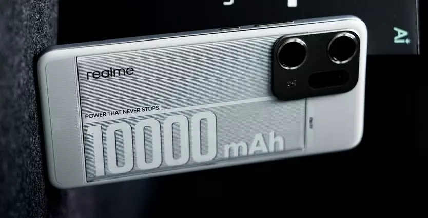 Realme выпустит смартфон с батареей больше 10 000 мА·ч
