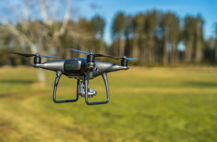 На какой высоте дрон не сможет летать за счёт кабеля зарядки