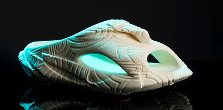 Это первая нарисованная ИИ и напечатанная на 3D-принтере обувь