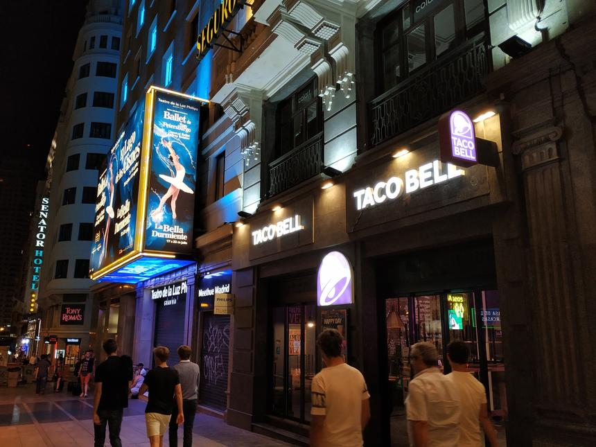 Фото на тыловую камеру Xiaomi Mi A2