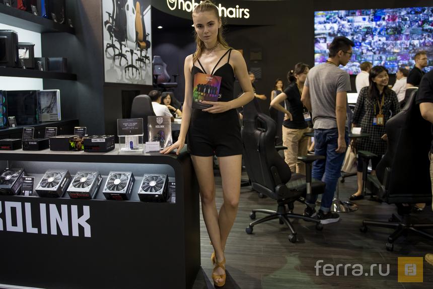 Девушки выставки Computex 2018