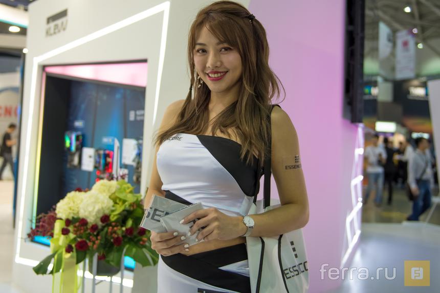 Девушки выставки Computex 2018