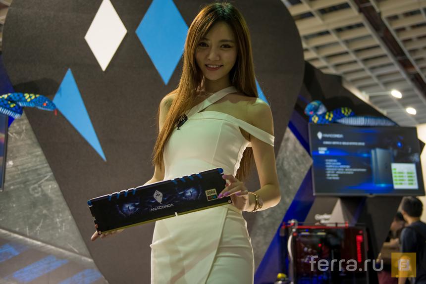 Девушки выставки Computex 2018