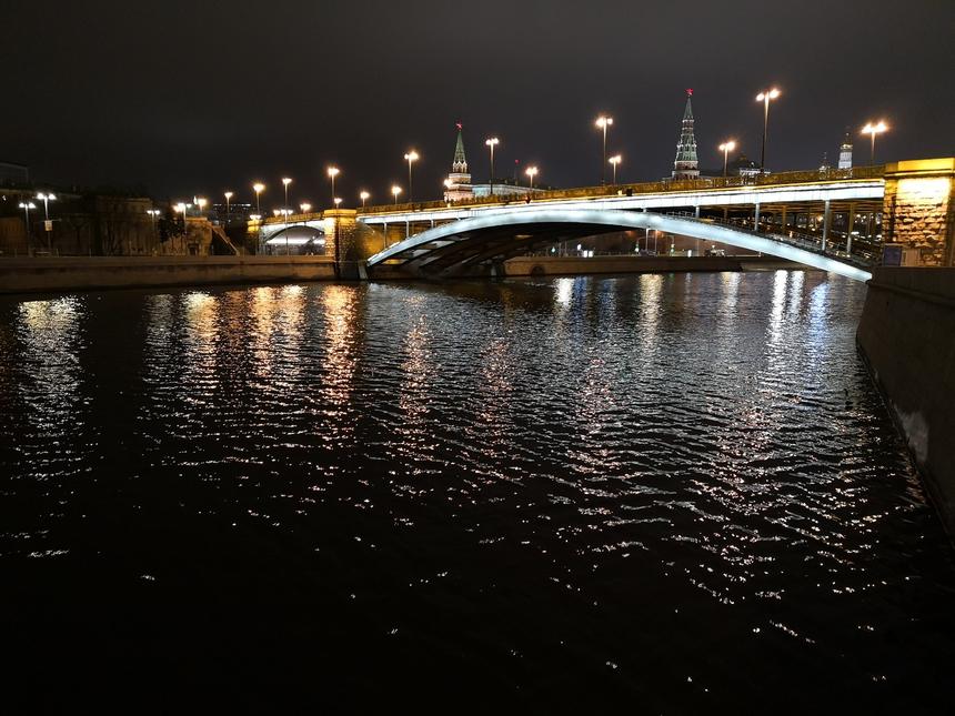 Яркие огни ночью