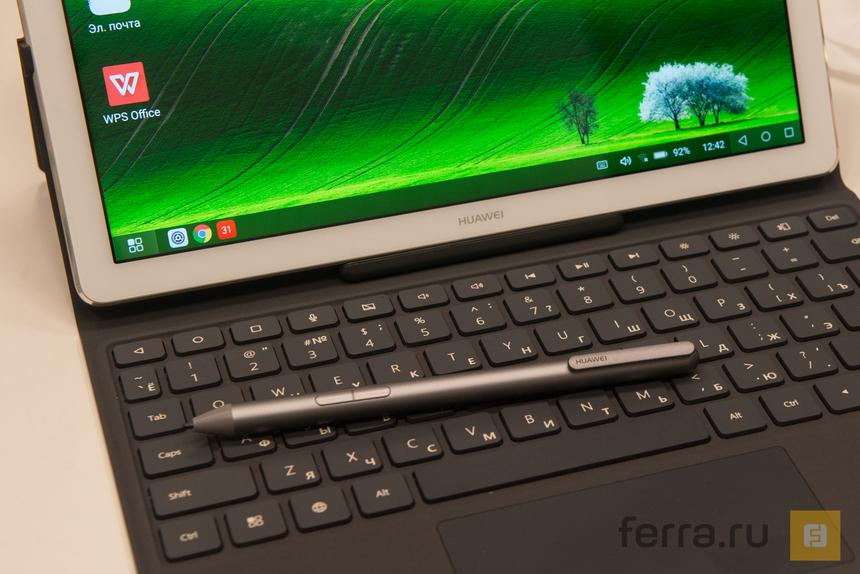 Для зарядки колпачок стилуса нужно повернуть, как на шариковой ручке