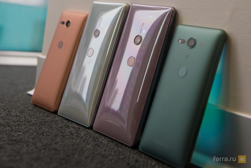 Корпуса с изогнутыми спинками и правда удобно лежат в руке, но они невообразимо толстые