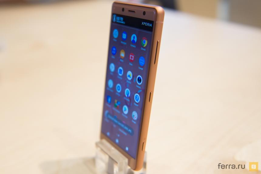 Тонкие тугие кнопки на широких боковых гранях — старая японская традиция