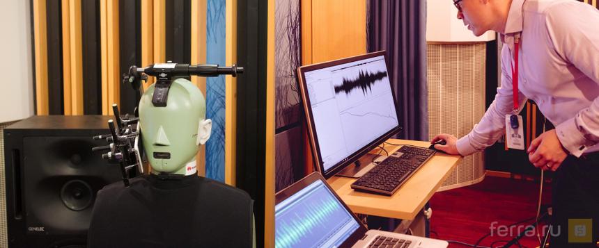 Стереосистема имитирует шум улицы или транспорта для того, чтобы правильно откалибровать систему шумоподавления в смартфоне