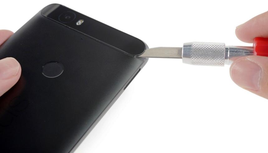 Винтики под стеклом, которое трескается со временем даже без разборки