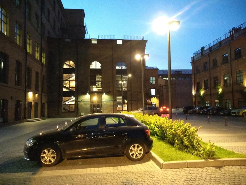 Ночью Mi Max 2 выдаёт омерзительные снимки