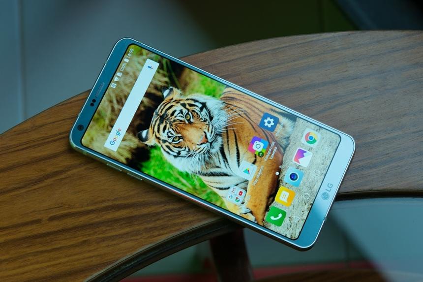 5,7 дюймов дисплея в 5,3-дюймовом корпусе впечатляют