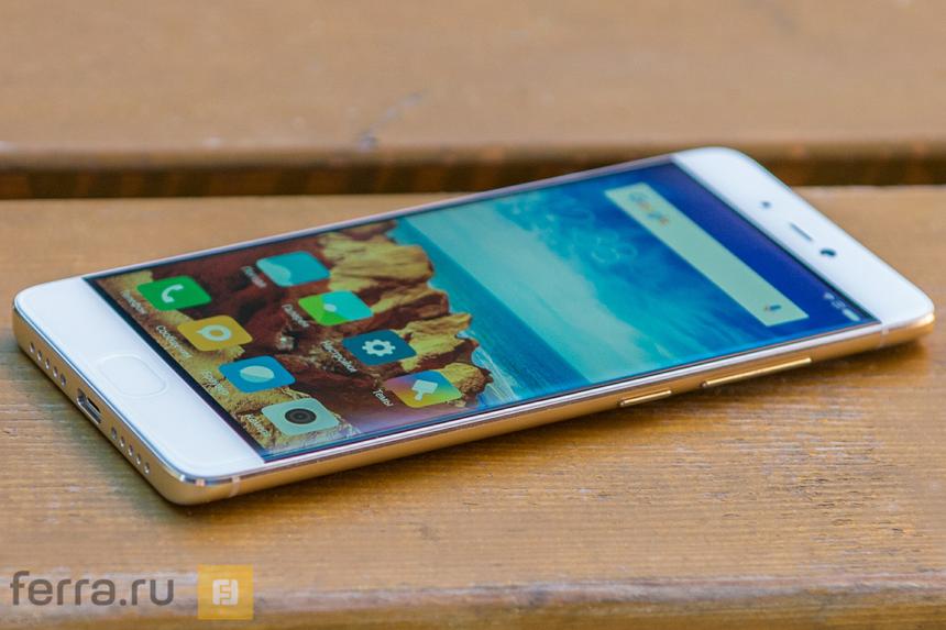 Клавиши удобные, хотя скошенные боковые грани уж очень врезаются в ладонь