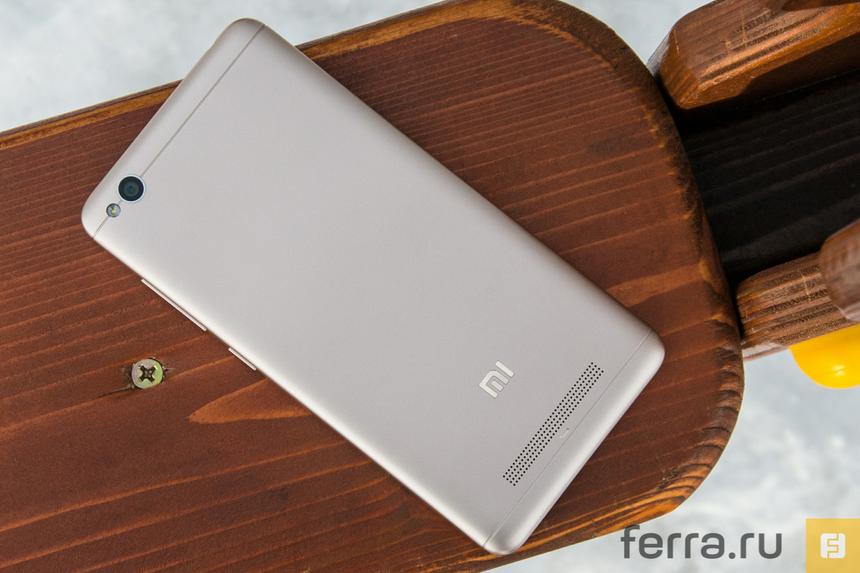 Динамик громкий и качественный, но почти всегда перекрыт столом, кроватью или карманов куртки