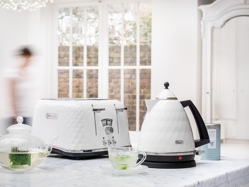 Чайник и тостер в винтажном стиле: DeLonghi BRILLANTE
