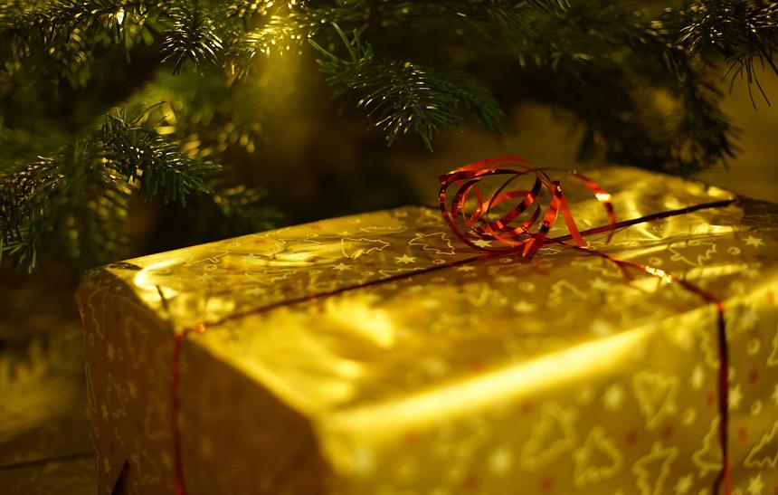 Бытовая техника в подарок родителям: 6 идей к Новому году