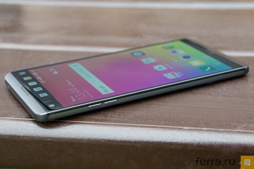 Как для разборного смартфона, у V20 вполне стройный корпус