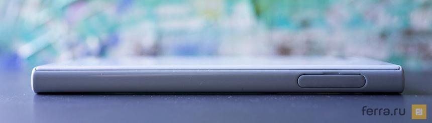 Левая боковая грань корпуса Sony Xperia X Compact