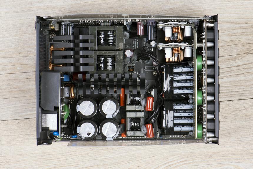 Cooler Master MasterWatt Maker 1200 (MPZ-C001-AFBAT-EU) в разобранном состоянии