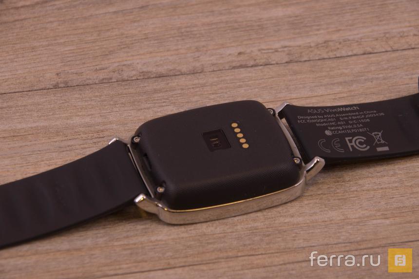 Контакты для зарядки и пульсометр