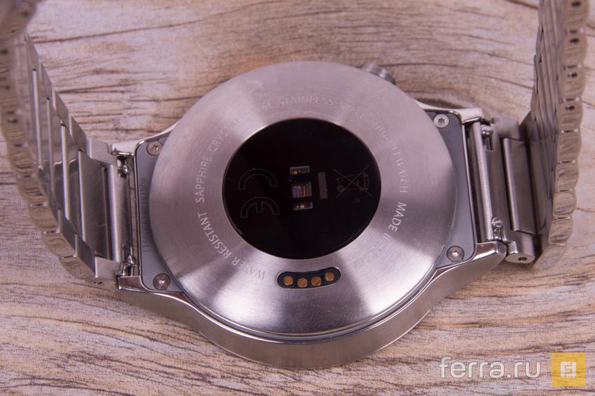 Датчик пульса и контакты для зарядки