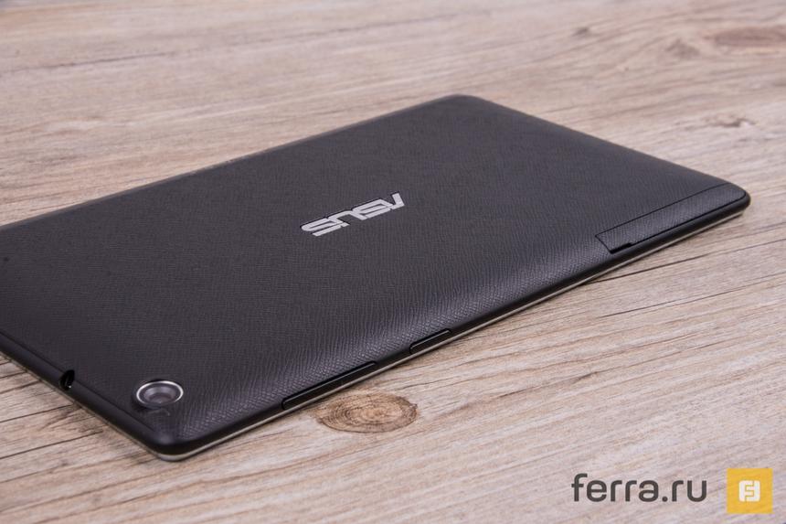 Пользоваться клавишами не слишком удобно - они сдвинуты ближе к задней панели планшета