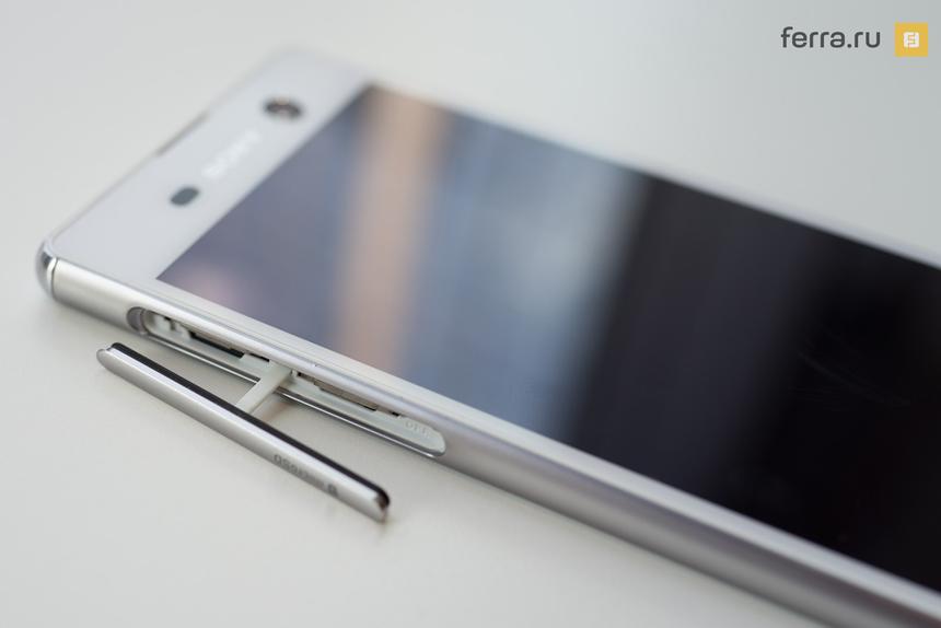 Заглушка на левом боку Sony Xperia M5