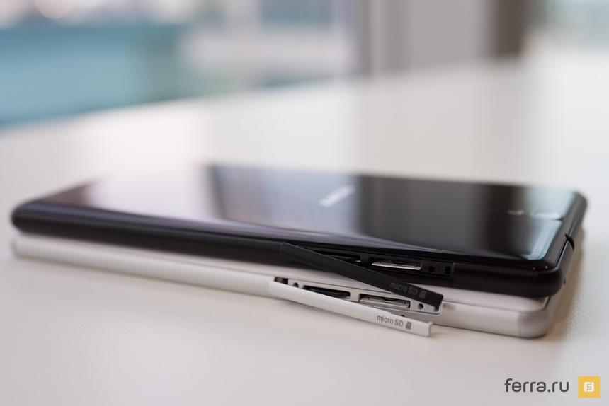 Пластиковая заглушка на левом торце корпуса Sony Xperia C5 Ultra