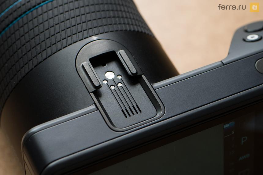 Разъем для вспышки на верхней панели Lytro Illum