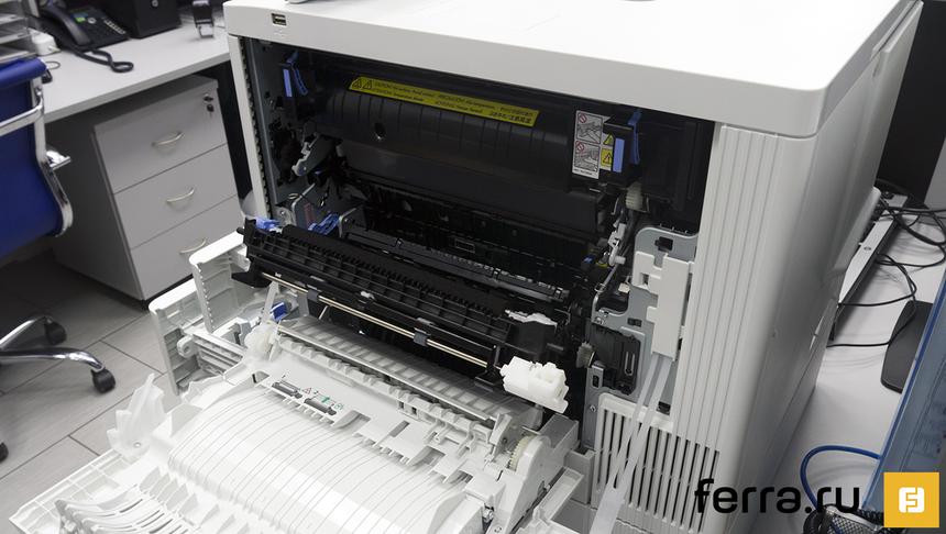 Доступ к рабочим механизмам HP Color LaserJet Enterprise M553x