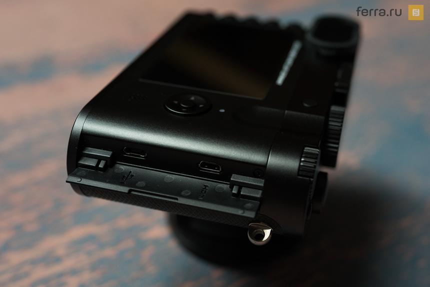 Разъемы USB и HDMI на правой боковине Leica Q
