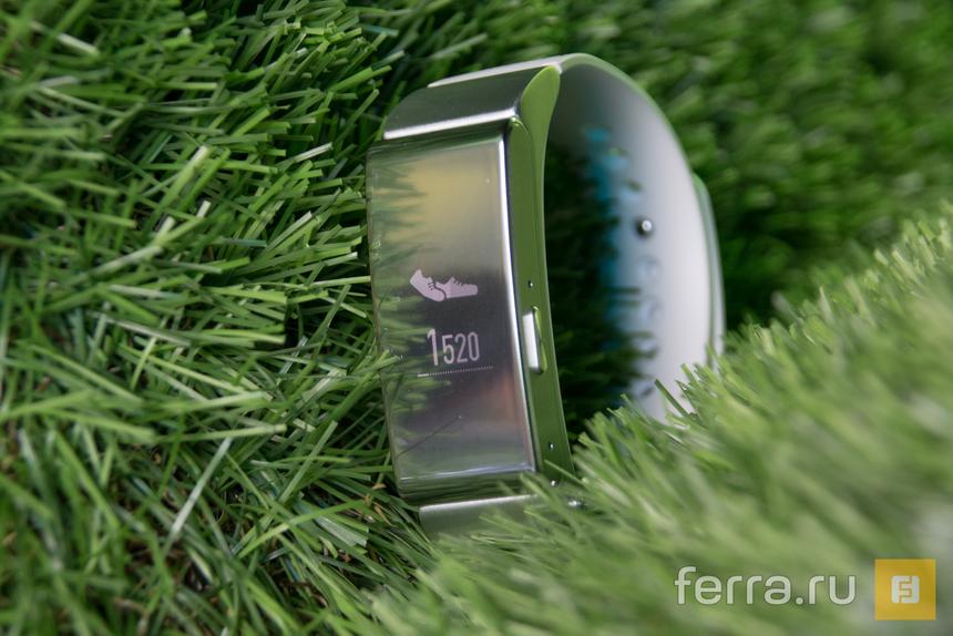 Количество шагов на экране Huawei TalkBand B2
