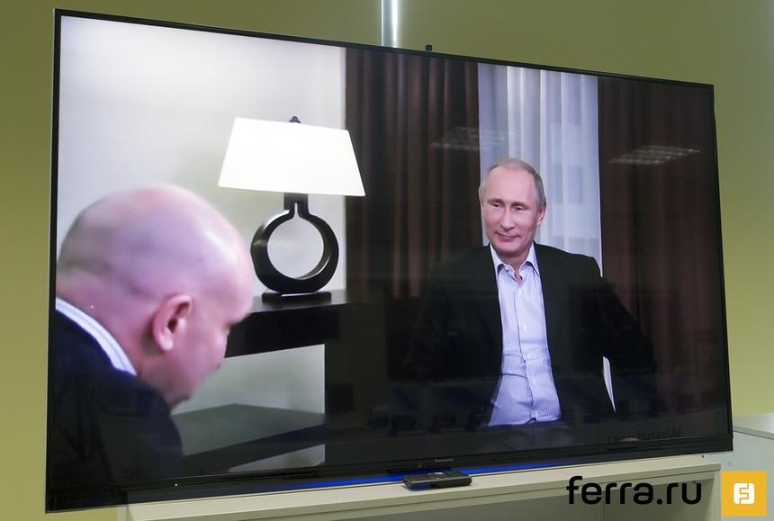 Panasonic VIERA TX-65AXR900, вид спереди