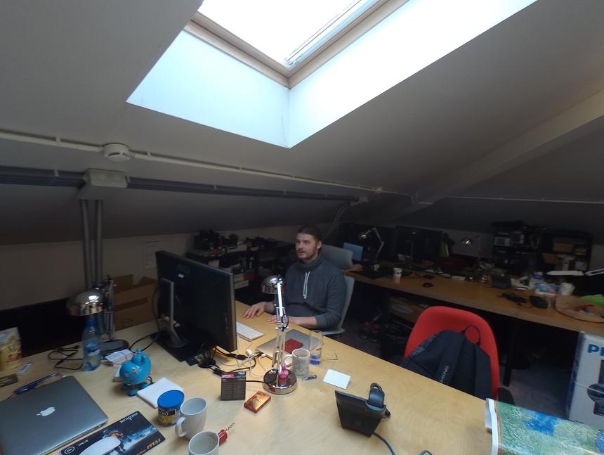 Тестовые снимки HTC Re