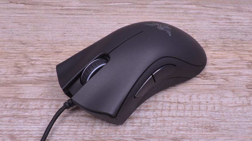 Многие продукты Razer носят «ядовитые» названия. Razer Deathadder не стала исключением