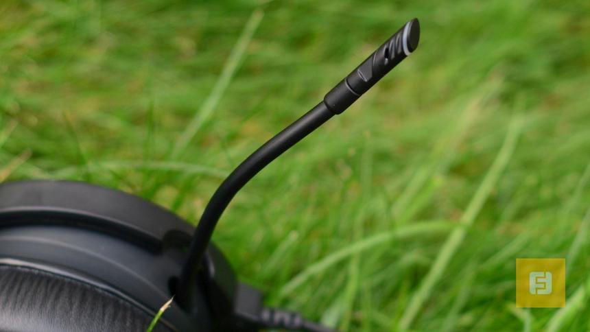 Выдвижной микрофон в гарнитуре Razer Kraken 7.1 Chroma