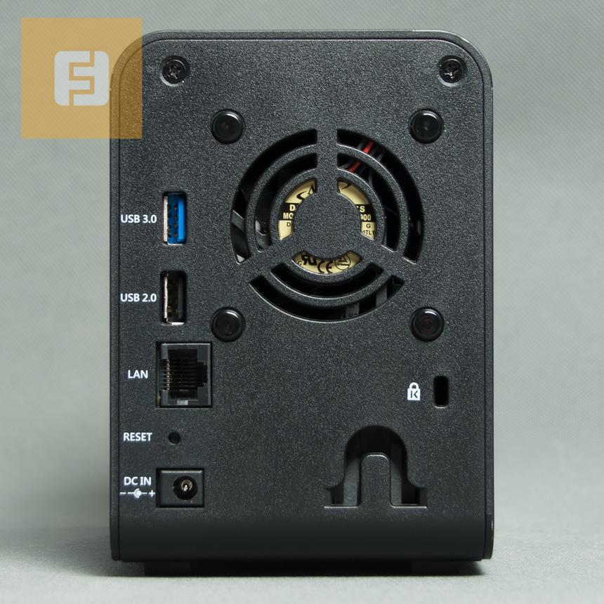 Thecus N2310, задняя панель