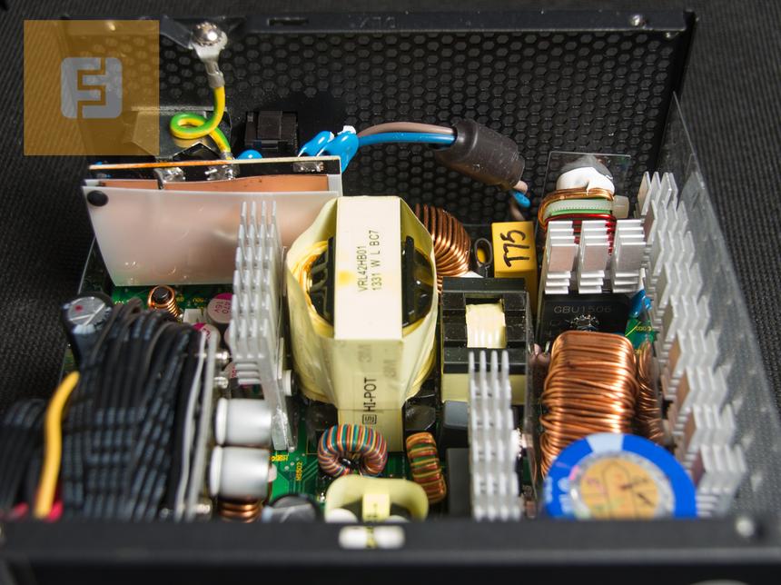 Внутреннее устройство SeaSonic S12G-750