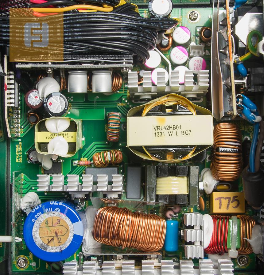 Внутреннее устройство SeaSonic S12G-750