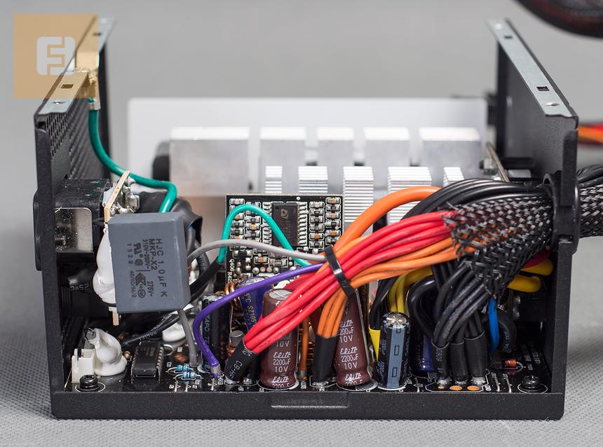 Внутреннее устройство Corsair CS650M