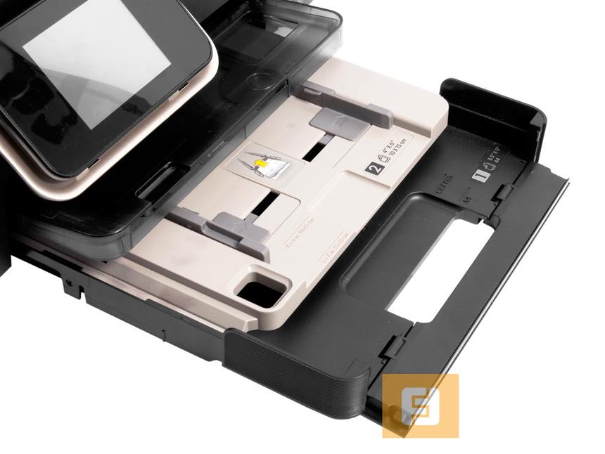 HP DeskJet Ink Advantage 6525 e-All-in-One: над стандартным лотком на 80 листов расположен лоток для фотобумаги на 20 листов