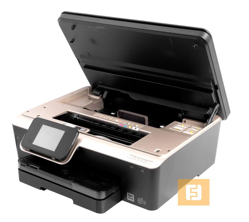 Верхняя крышка МФУ открывает доступ к чернильным картриджам и роликам, протягивающим бумагу