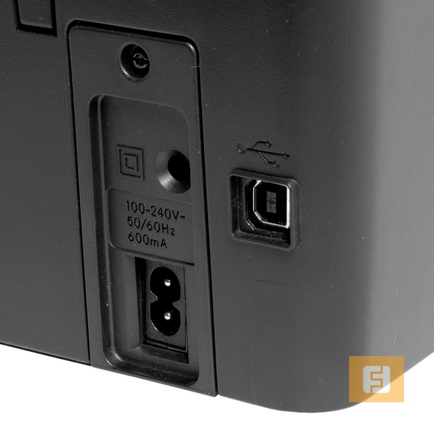 Разъемы для шнура питания и USB интерфейса для подключения компьютера традиционно находятся на тыльной стороне МФУ