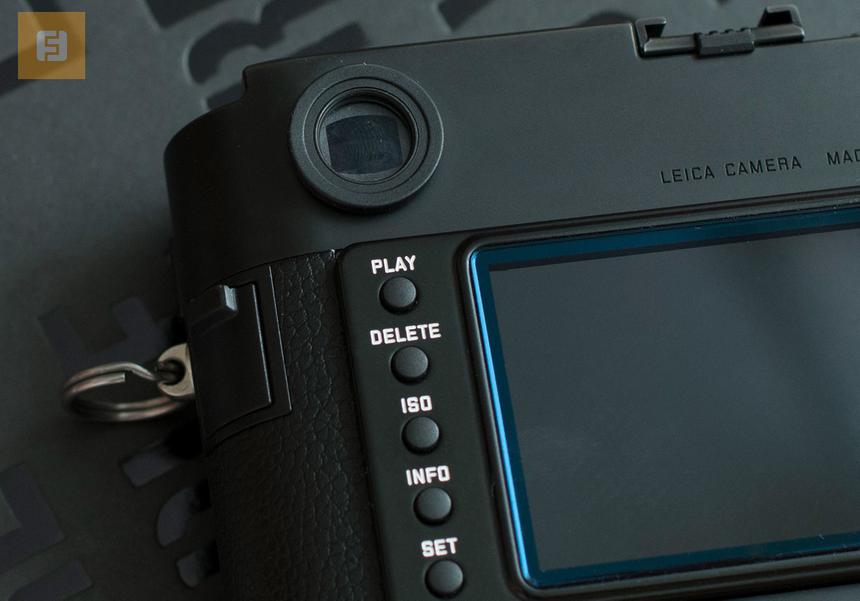 Кнопки слева от экрана на тыльной стороне корпуса Leica M Monochrom