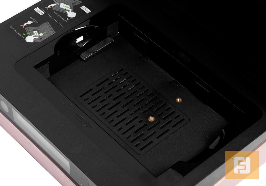 Отсек для установки жесткого диска в IconBIT Movie 3D Pro Deluxe